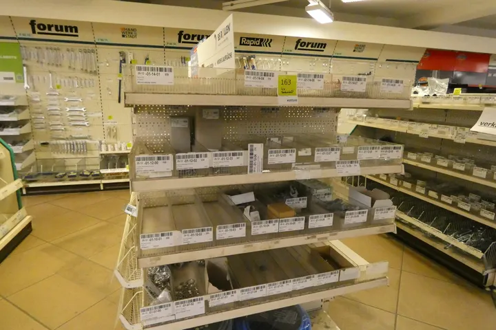 Konvolut Türen, Fenster & Beschläge, Zubehör, divers Umfang: 4x Fachinhalt